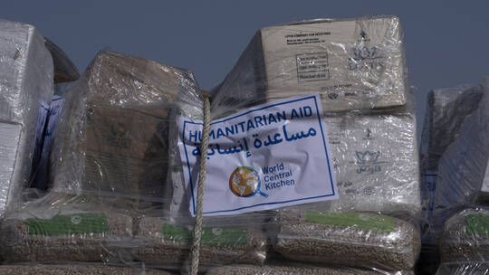 الخليج اليوم .. قطر تكشف عن مساعدات طبية أرسلتها لسكان قطاع غزة والرهائن الإسرائيليين