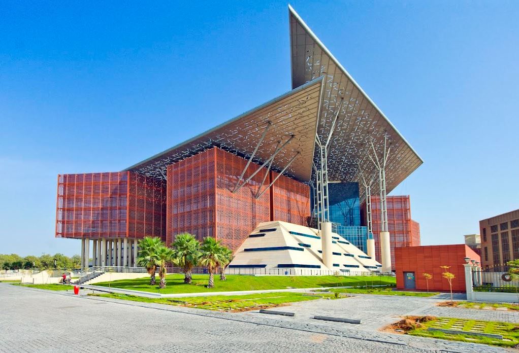 الامارات | كلب يتسبب في تغريم صاحبه 20 ألف درهم