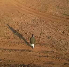 حجر كبير أنهى دورانها فوق رأسه.. "الشمري" يروي تفاصيل إسقاط راعي غنم لطائرته "الدرون"