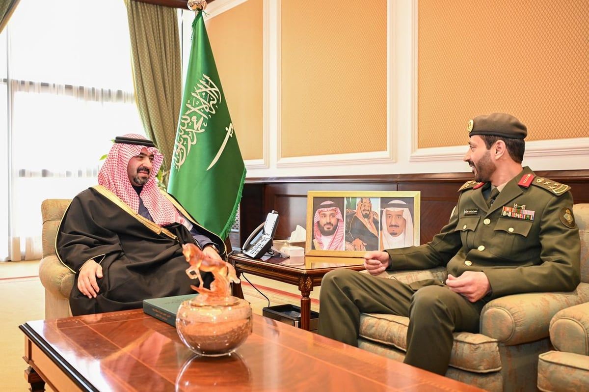 تضمن الأعمال والإنجازات.. نائب أمير تبوك يتسلّم التقريرَ السنوي لجوازات المنطقة