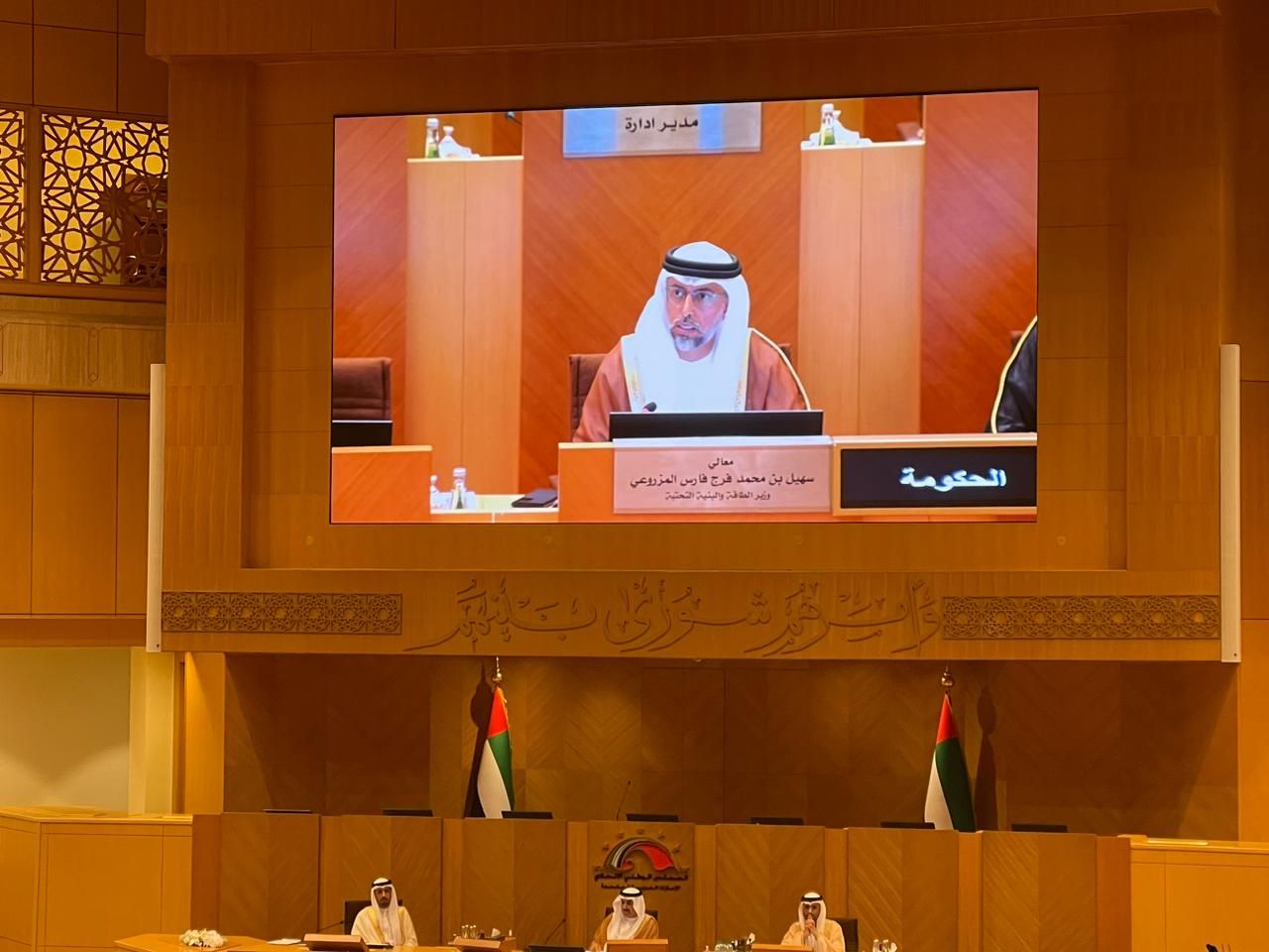 الامارات | ترحيب حكومي بمقترح برلماني بإنشاء "طريق اتحادي رابع" لتخفيف الازدحام المروري وقت الذروة