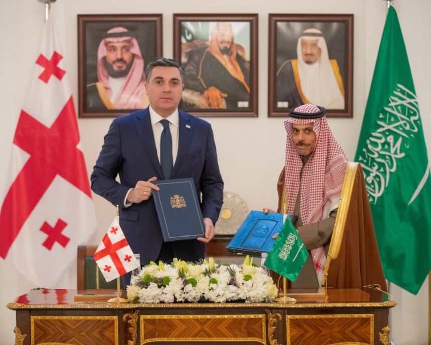وزير الخارجية ونظيره الجورجي يوقعان مذكرة  إنشاء مجلس تنسيق بين البلدين
