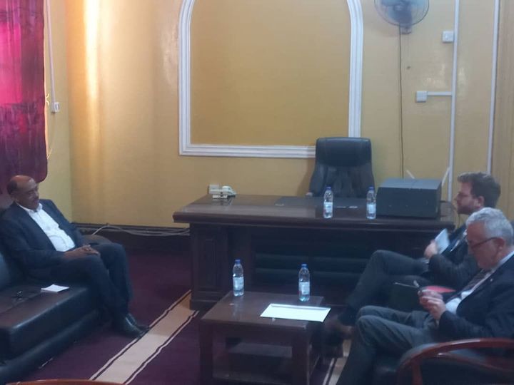 علي الصادق يلتقي مدير العمليات في اللجنة الدولية للصليب الأحمر