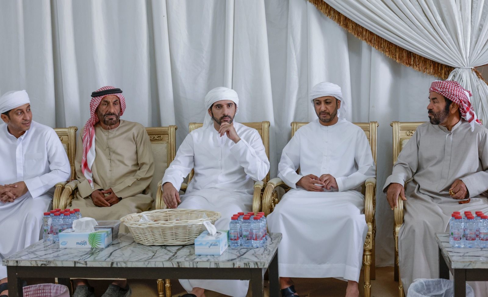 الامارات | حمدان بن محمد يُقدّم واجب العزاء في حميد بن سالم بنواس الكتبي