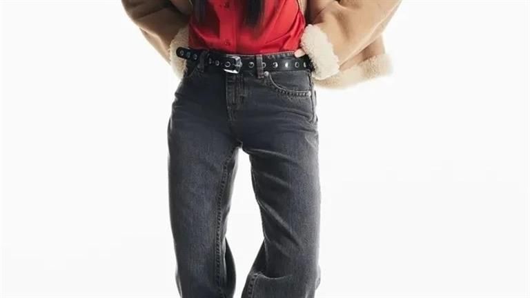 الجينز الرمادي يسيطر على اتجاهات الموضة في شتاء 2024