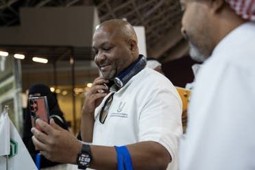 الخليج اليوم .. "المكيف المتنقل" للتبريد خدمة لضيوف الرحمن.. إليك تفاصيله