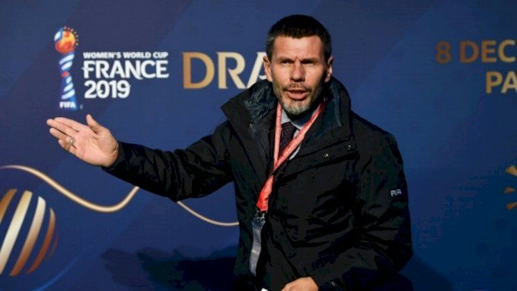 بوبان يستقيل من منصبه في "ويفا" اعتراضاً على رغبة تشيفيرين بالتمديد