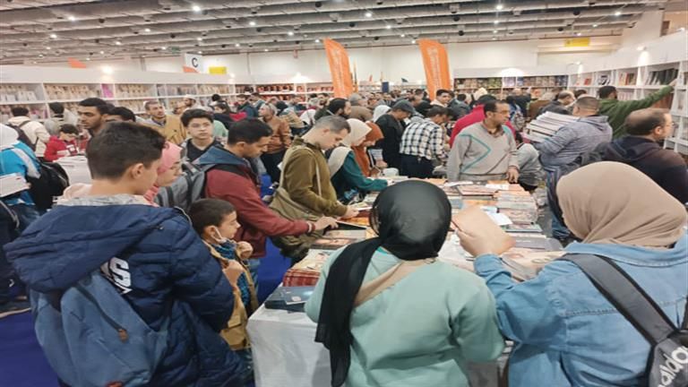 الاثنين.. توقيع "فرقة العمال المصرية" في معرض الكتاب