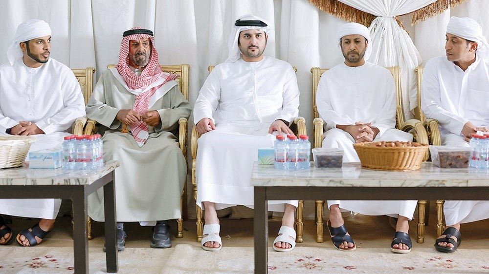 مكتوم بن محمد يعزي في وفاة علي الخالدي وحميد الكتبي