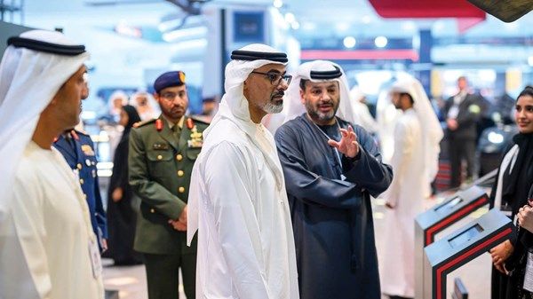 خالد بن محمد بن زايد يزور معرضي «يومكس» و«سيمتكس»