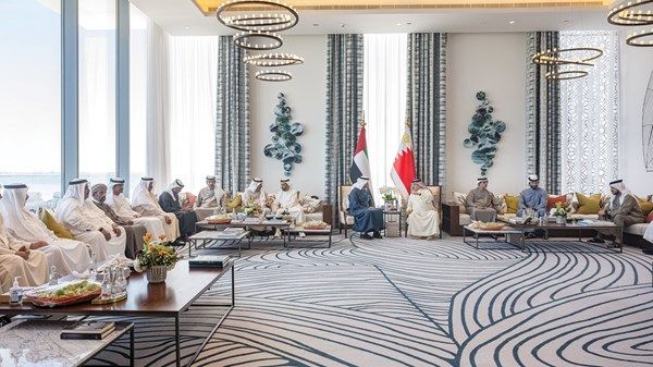 محمد بن زايد وحمد بن عيسى يبحثان تعزيز التعاون