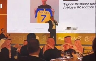 تراند اليوم : شاهد: سيدة أعمال سعودية تشتري قميص لاعب النصر "كريستيانو‬⁩ "‬⁩ يحمل توقيعه في مزاد علني