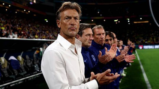 الخليج اليوم .. رد مفاجئ من مدرب السعودية السابق على عرض الجزائر