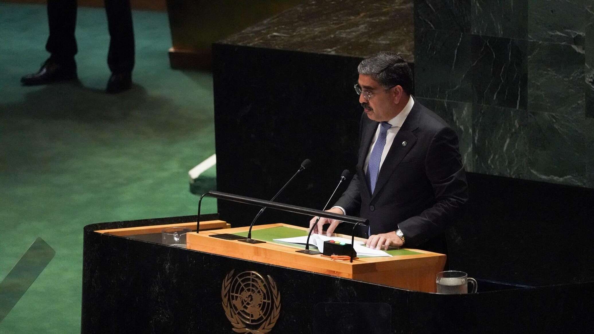 رئيس وزراء باكستان المؤقت: إيران لا تزال دولة شقيقة وليس بيننا صراع استراتيجي