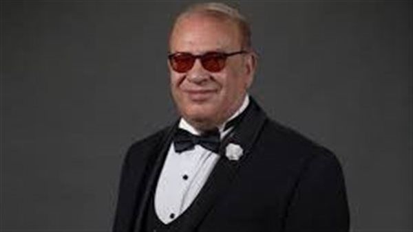 الفخراني وأبو عميرة وأبطال "عتبات البهجة" يحتفلون بعيد ميلاد صلاح عبدالله باللوكيشن