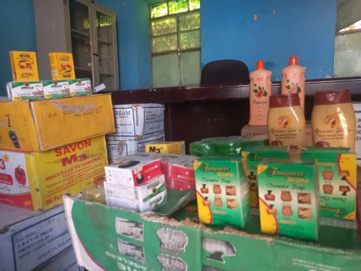 مكافحة المخدرات سنار تضبط عدد(14) كرتونة من الكريمات – صور