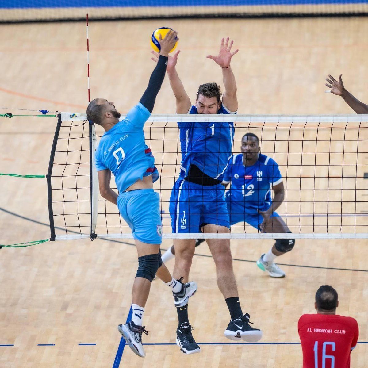 "ممتاز الطائرة": الهلال يحلق في الصدارة.. والابتسام يحافظ على الوصافة