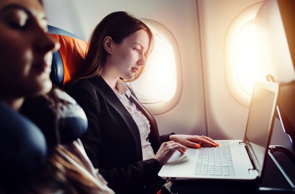 الامارات | محكمة كويتية تسقط حضانة أم لأبنائها بسبب "كثرة سفرها"