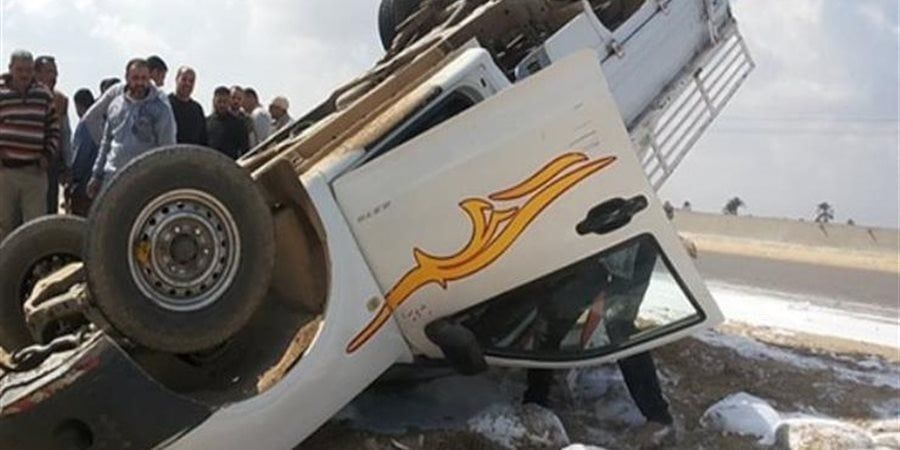 بالصور.. مصرع وإصابة 5 سودانيين في حادث انقلاب سيارة بأسوان
