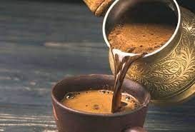 الامارات | شرب القهوة على معدة خالية.. هل يضر بصحتك؟