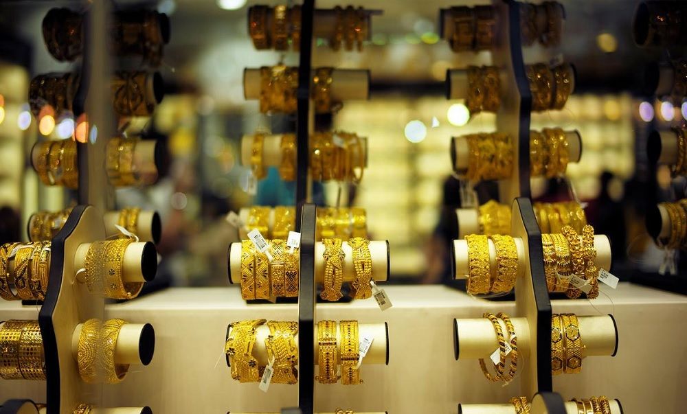 الذهب يتراجع مع بداية تعاملات اليوم