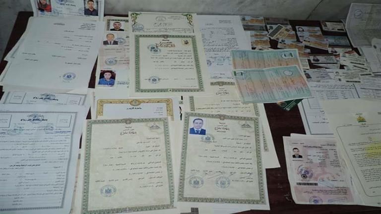 بأختام وشعار الجمهورية.. سقوط عصابة تزوير المستندات الرسمية بالإسكندرية