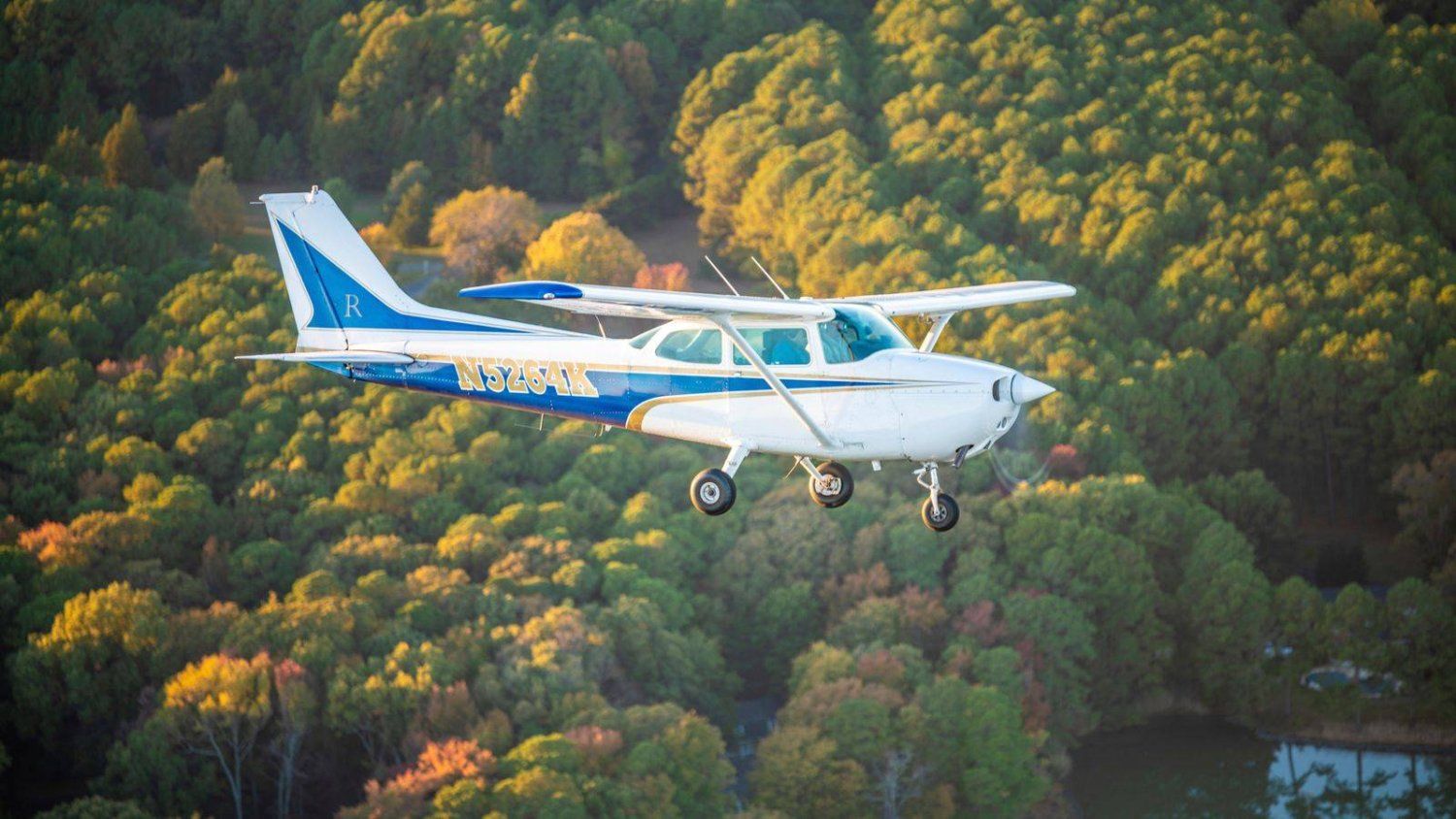 الامارات | "حادث مأساوي: سرقة طائرة في تكساس تنتهي بتحطمها