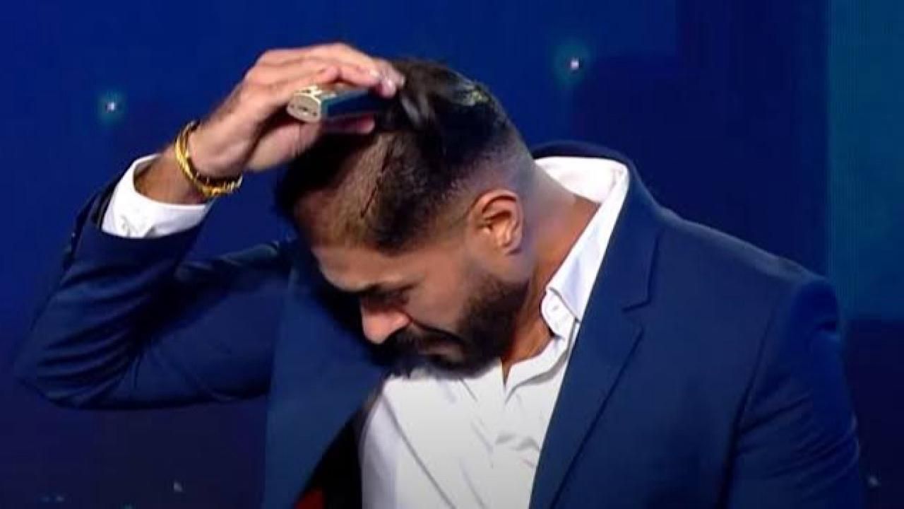 الامارات | الفنان خالد سليم يحلق شعره تضامنًا مع والدته