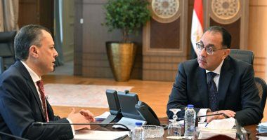 رئيس الوزراء يتابع مع وزير السياحة آليات زيادة أعداد السائحين الوافدين لمصر