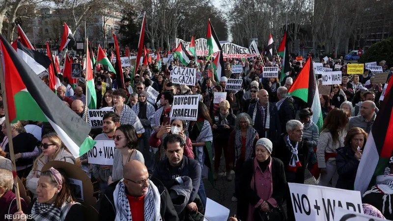الآلاف يتظاهرون في مدريد للمطالبة بوقف الحرب في غزة