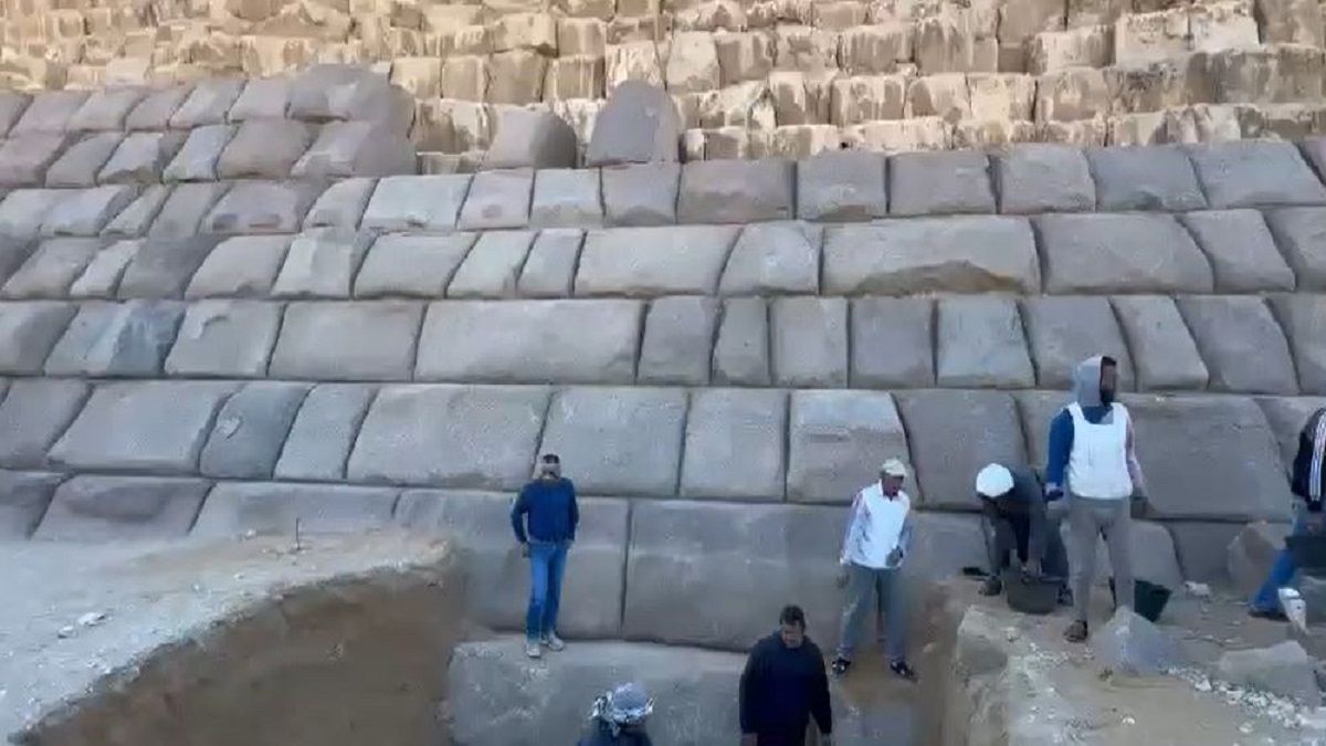 الامارات | مشروع «تبليط» الهرم الأصغر يثير جدلاً في مصر.. ومنتقدون: متى ينتهي العبث بآثارنا؟