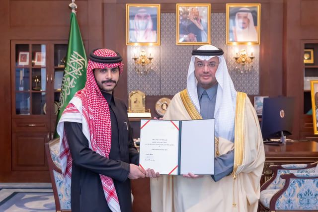 سمو محافظ الأحساء يكرّم مواطنًا تبرع بجزء من كبده لأحد المرضى