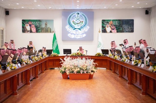 نائب أمير مكة يرأس اجتماع "محلي الليث" ويناقش تسريع المشاريع المتأخرة