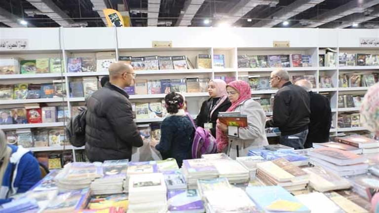 معرض الكتاب.. طوابير طويلة في الساعات الأولى من اليوم الرابع- صور