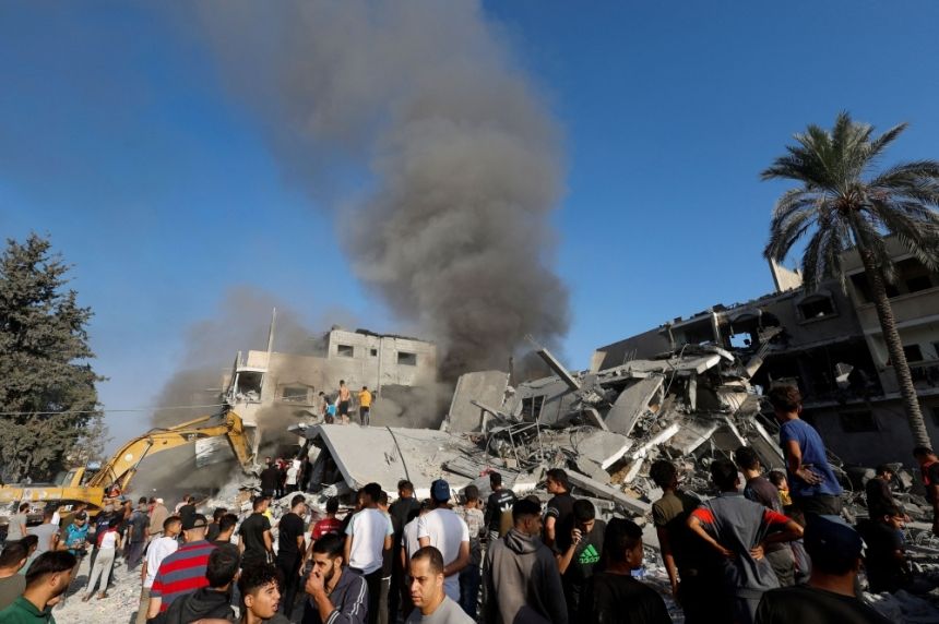 الهلال الأحمر الفلسطيني: الفرق الطبية عاجزة عن انتشال الجرحى في خان يونس