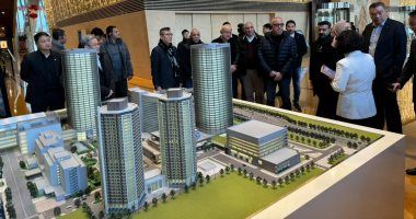 وزير الإسكان يتفقد منطقة الأعمال المركزية التابعة لمركز التجارة العالمى الصينى