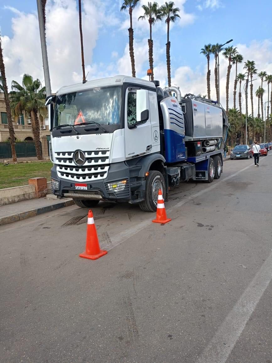 انتشار معدات شفط المياه وفرق الطوارئ بشوارع القاهرة والجيزة تحسبا لسقوط أمطار