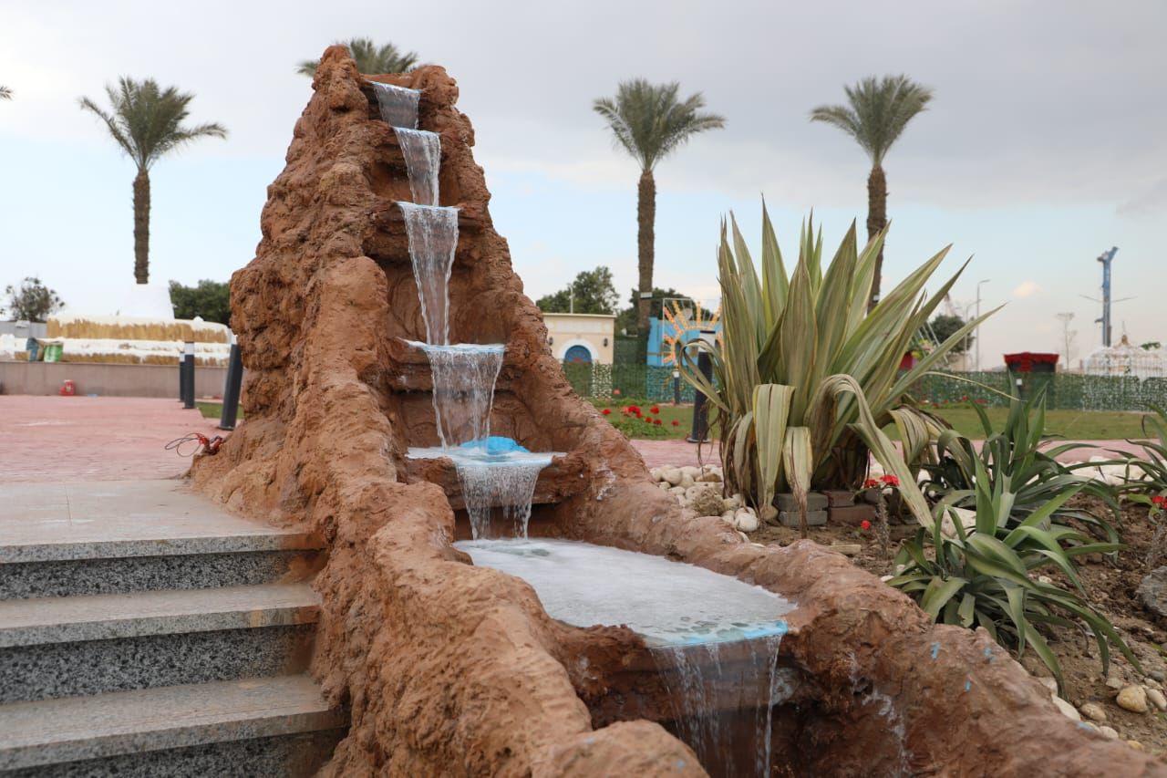 هيئة نظافة القاهرة تنشئ حدائق جديدة بمحور الحضارات.. صور