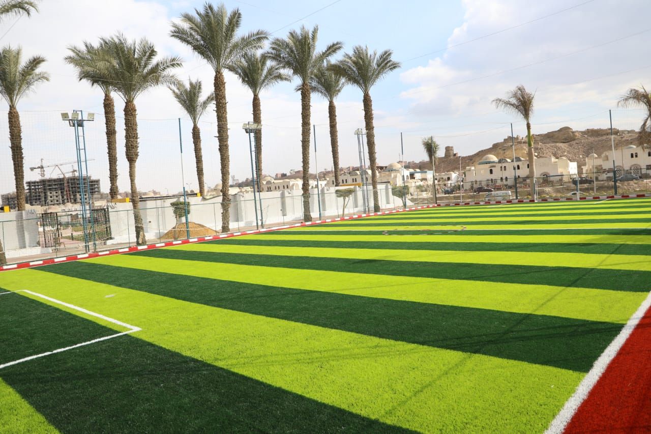 هيئة نظافة القاهرة تنشئ حدائق جديدة بمحور الحضارات.. صور