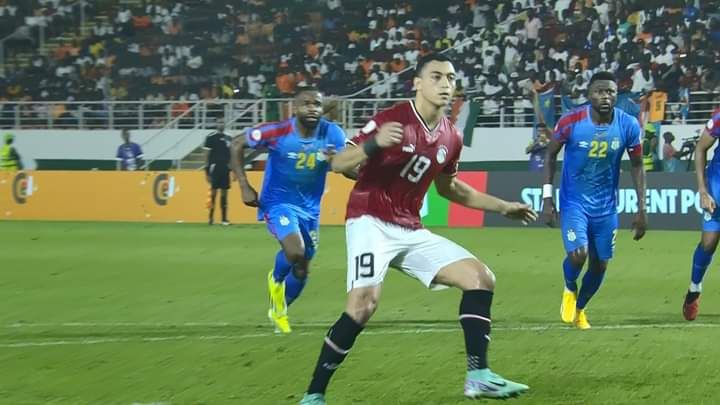 مصطفى محمد يتعادل للفراعنة من ضربة جزاء