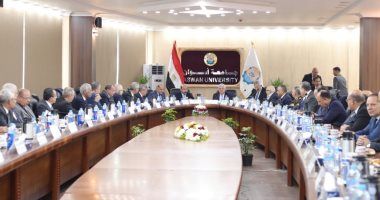 وزير التعليم العالى يوجه بسرعة إعلان نتائج امتحانات الفصل الدراسى الأول