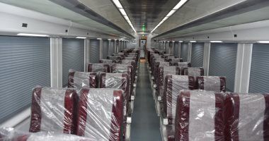 السكة الحديد تجدد عربات القطارات الإسبانى.. صور