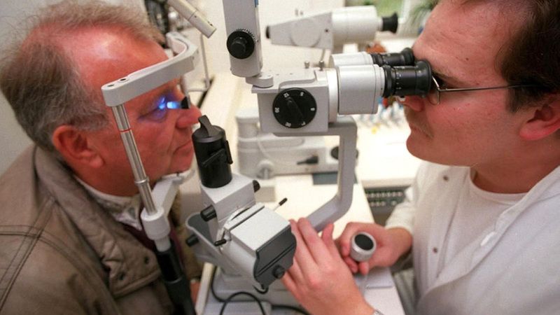 الامارات | أطباء عيون يحذّرون من إهمال علاج «الذبابة السوداء»