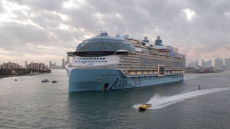 الامارات | 5 أضعاف حجم «تيتانيك».. أكبر سفينة في العالم تبدأ رحلتها الأولى