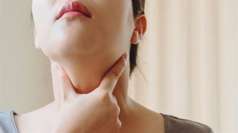 مواد غذائية تحسن عمل الغدة الدرقية.. طبيب يكشف