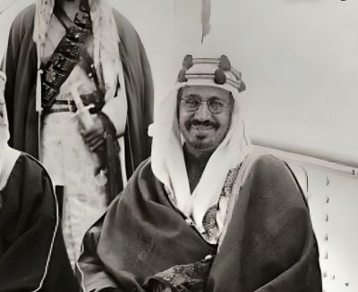 تراند اليوم : شاهد: صورة نادرة للملك عبدالعزيز في الخمسينات من عمره .. والكشف عن تاريخها ومناسبتها