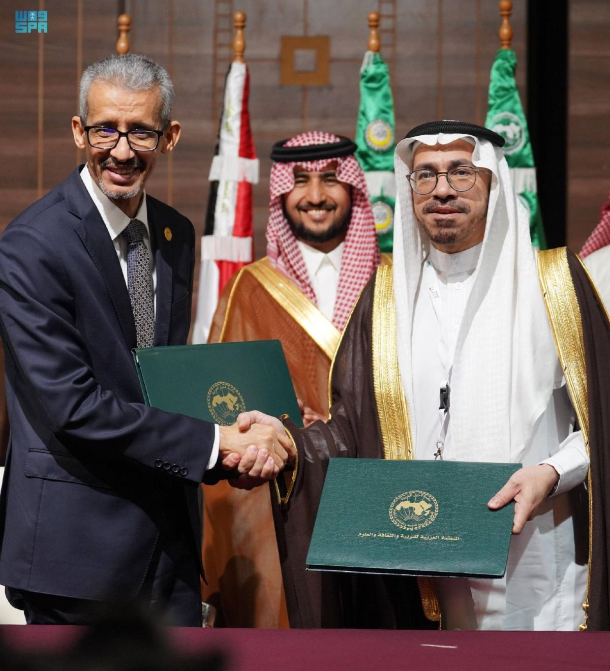 الأسبوع العربي للبرمجة 2024 يطور قدرات الناشئين