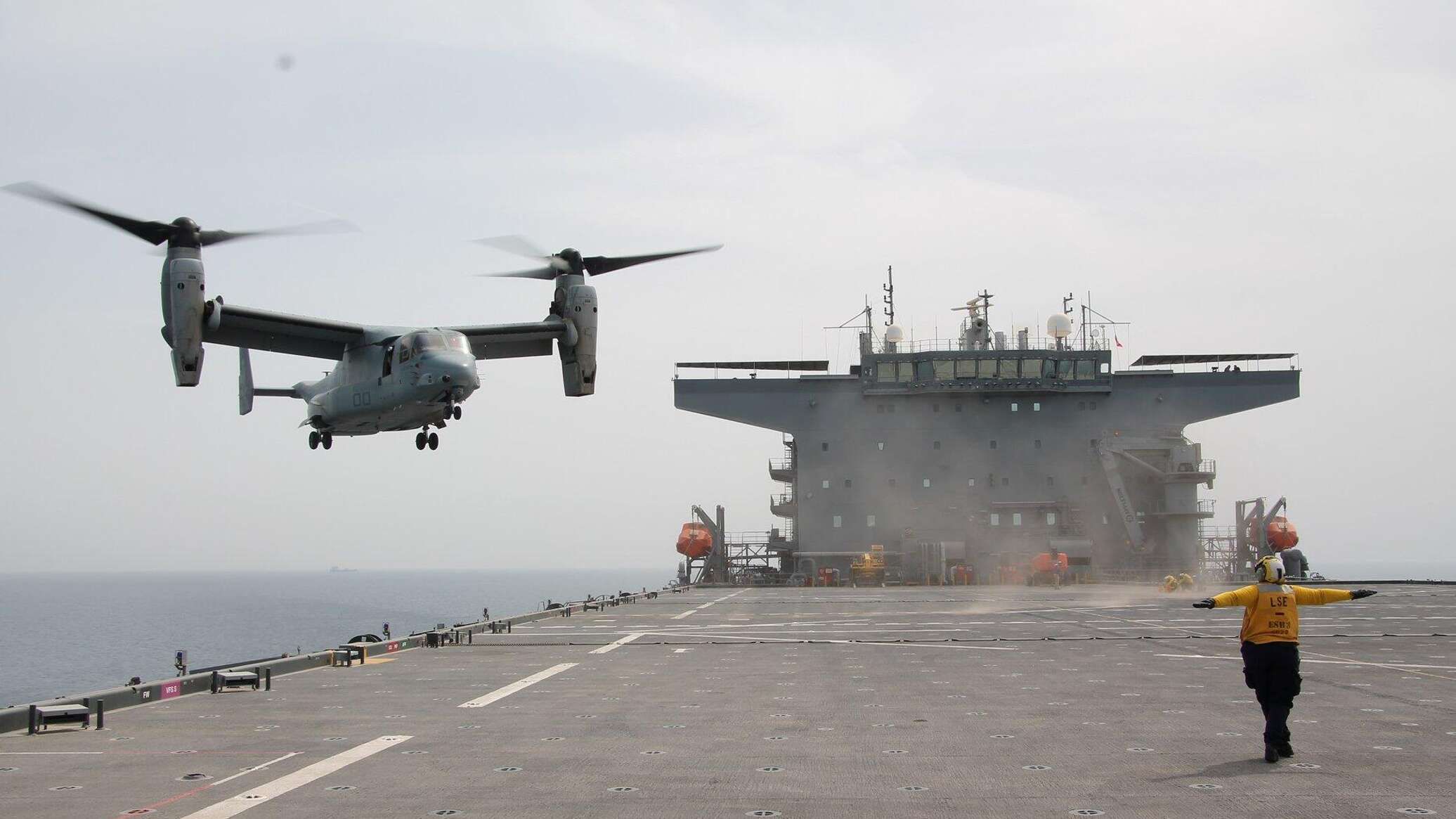 "أنصار الله" تعلن استهداف سفينة الدعم اللوجستي الأمريكية "لويس بي بولر"