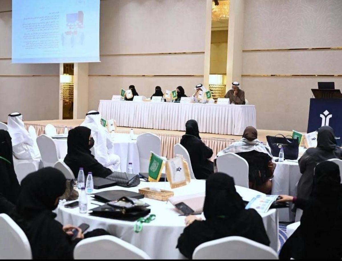 أكاديميون يناقشون توظيف روبوتات الدردشة والذكاء الاصطناعي في التعليم