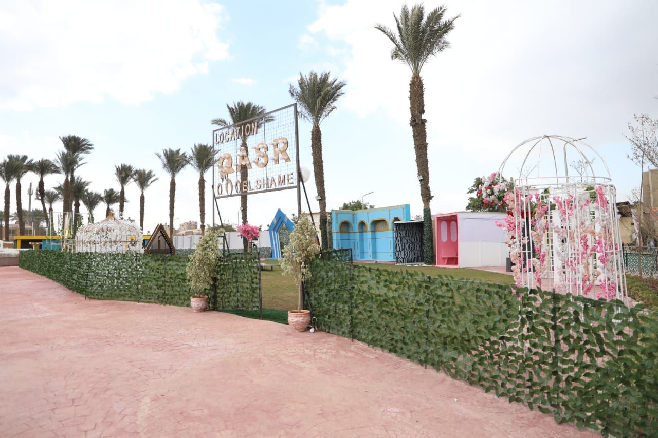 هيئة نظافة القاهرة تنشئ حدائق جديدة بمحور الحضارات.. صور